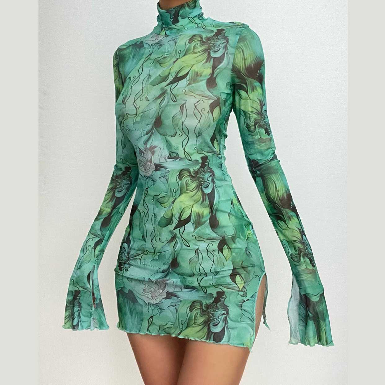 Elegantes Netzstoffkleid mit Rollkragen und Schlitz