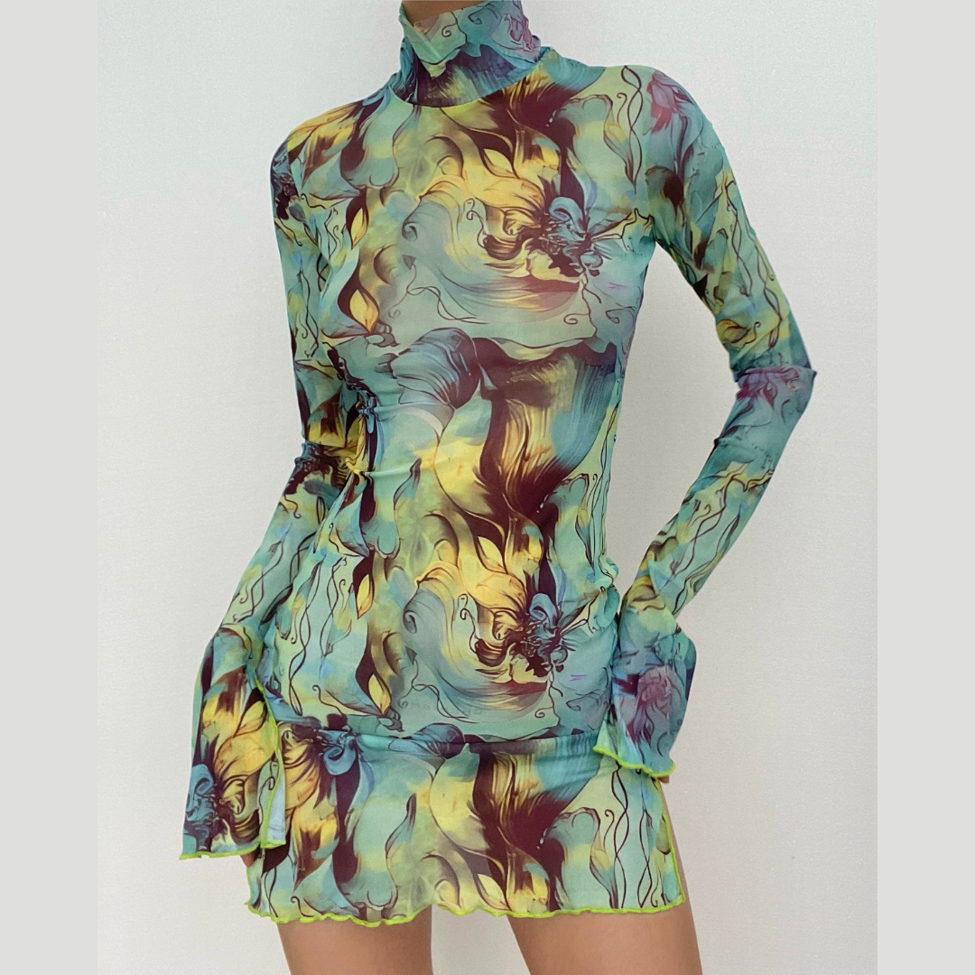 Elegantes Netzstoffkleid mit Rollkragen und Schlitz