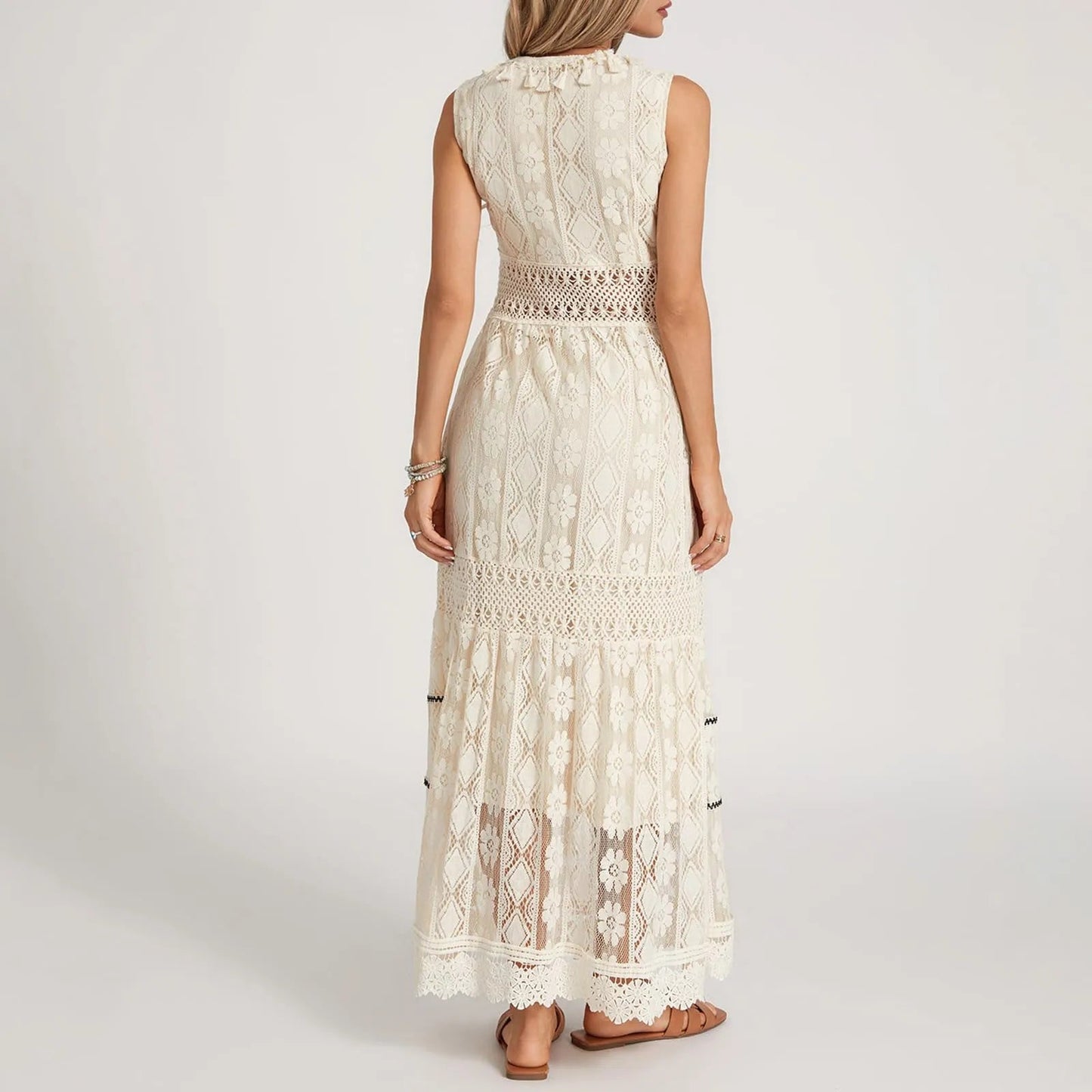 Spitzenkleid im Boho-Stil mit luftiger Spitze und langer Silhouette