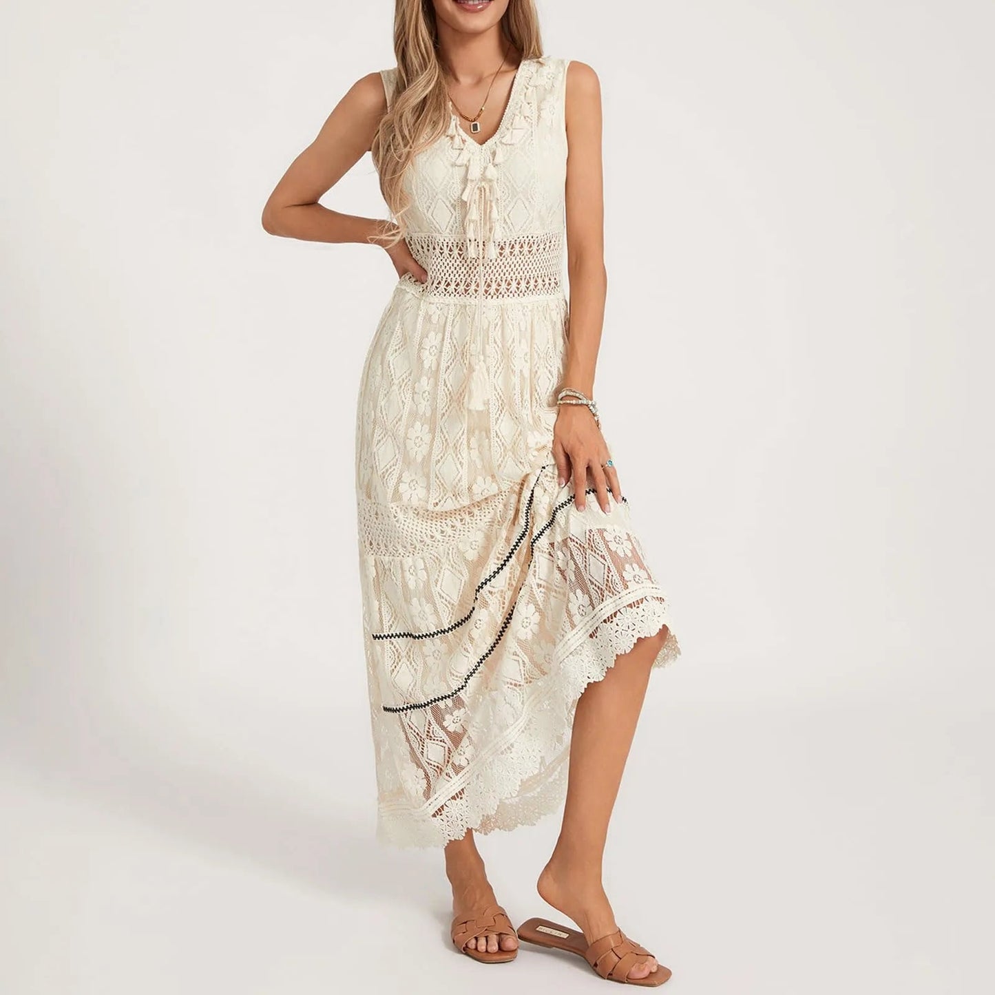 Spitzenkleid im Boho-Stil mit luftiger Spitze und langer Silhouette