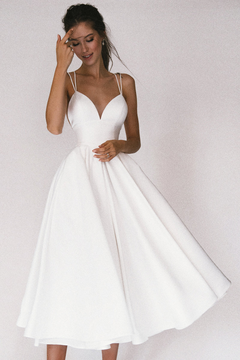 Elegantes Sommerkleid mit V-Ausschnitt & Rückenträgern