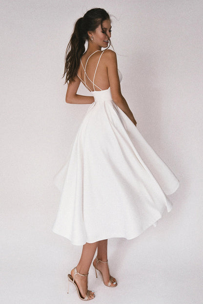 Elegantes Sommerkleid mit V-Ausschnitt & Rückenträgern